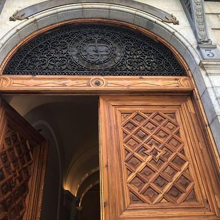 Cuesta Sto Domingo, Vive El Madrid De Los Austrias Eksteriør billede